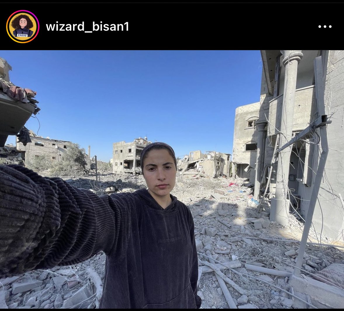 _saker__'s tweet photo. Bisan’s latest message is beyond terrifying and heartbreaking. The defeatism, and fear of journalists and civilians since renewed bombing makes it all the more important that we advocate for them. https://t.co/3VvNfLYXAn