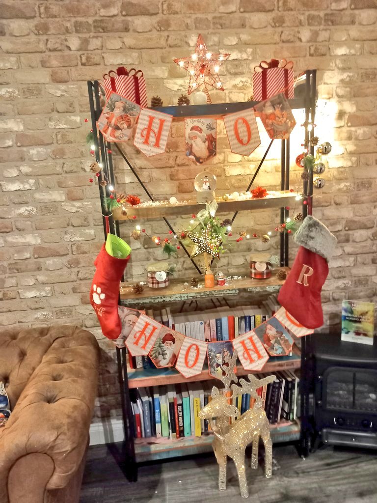 Rachel_Luby's tweet photo. At the age of 36: This is the first #ChristmaTree I have ever decorated.
Being the middle child and having Anhedonia from age about 8, it kind of passed me by.
Then, I struggled with the whole concept of 'trying to pretend life is okay' even just for one day. Last Christmas
1/3 https://t.co/HonE3LLFMp