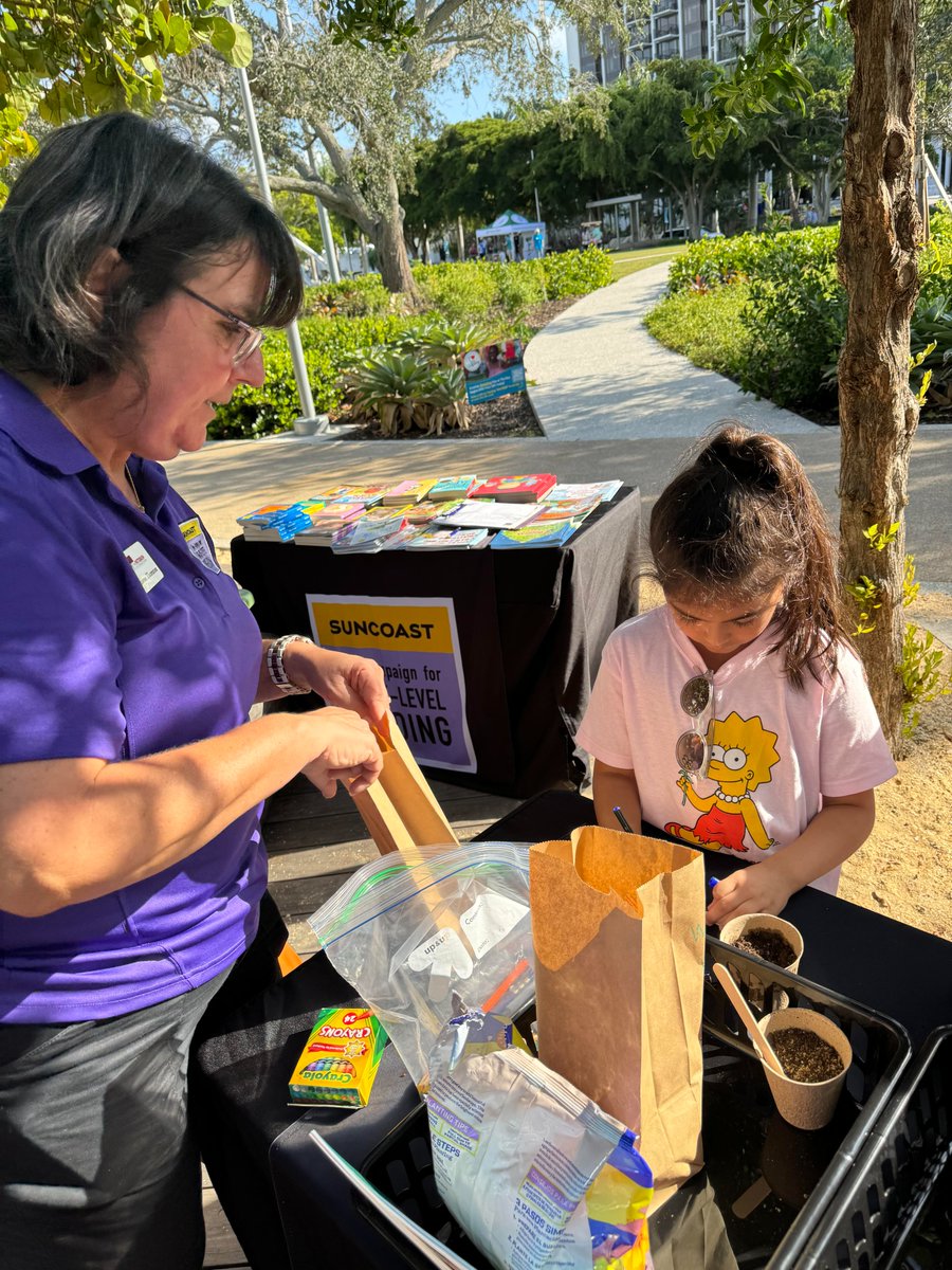 KMadakTPF's tweet photo. Kids (and grownups!) planted some pollinator-friendly wild flowers. We even found a Little Free Library! Rumor has it there are FOUR of them around The Bay. @mthorntontpf @LSmithTPF @ThePattersonFdn @CarolinaLFranco @LeerPara3ro https://t.co/WjpqanpWTh