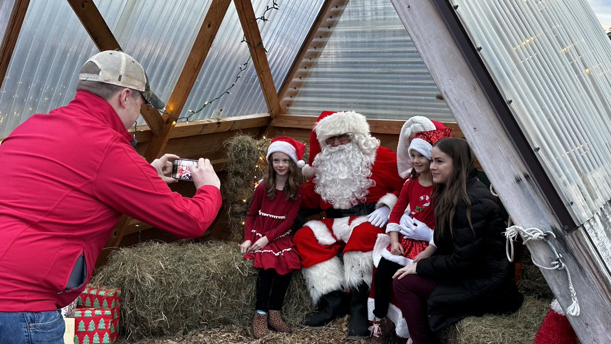 BedfordSanta's tweet photo. Great to see so many families at Joppa Hill Farm!! https://t.co/OCYdPFWWMX