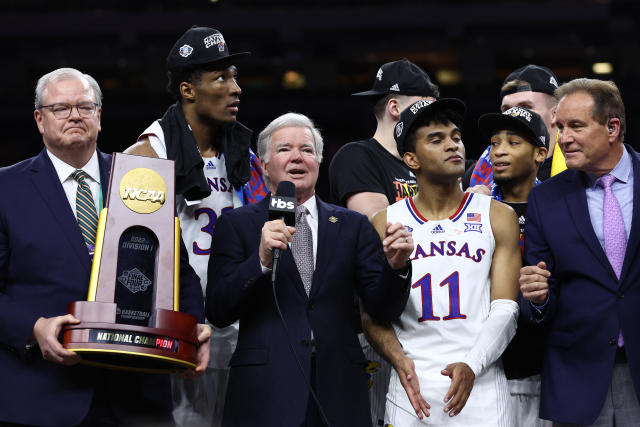 bnoller1217's tweet photo. @KSeaboldt The Kansas City Jayhawks! NCAA Champs https://t.co/d5tb9NUSVr