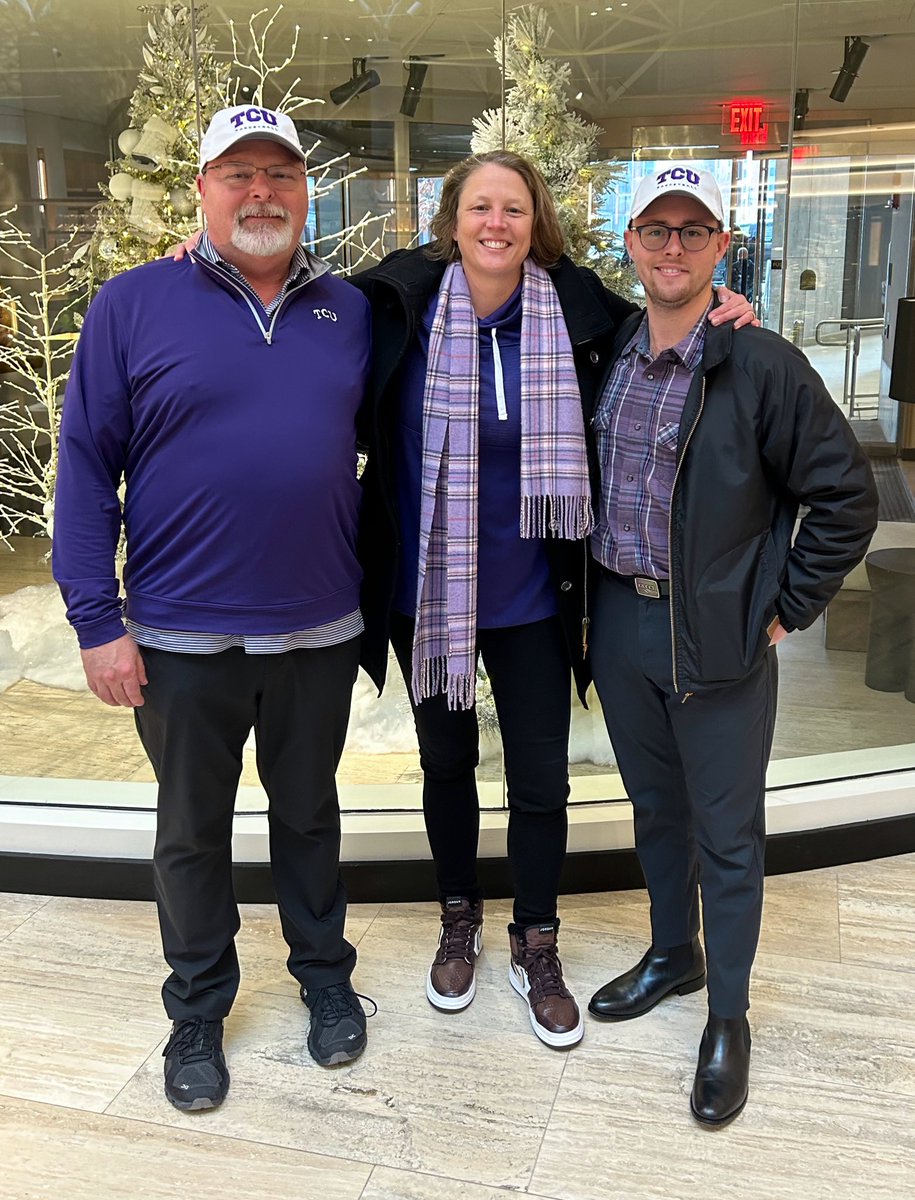 TCUFrogClub's tweet photo. .@TCUBasketball send-off! 🐸🏀🎉
#GoFrogs #DefendFortDixon #BeatGeorgetown https://t.co/ecoS90REJb