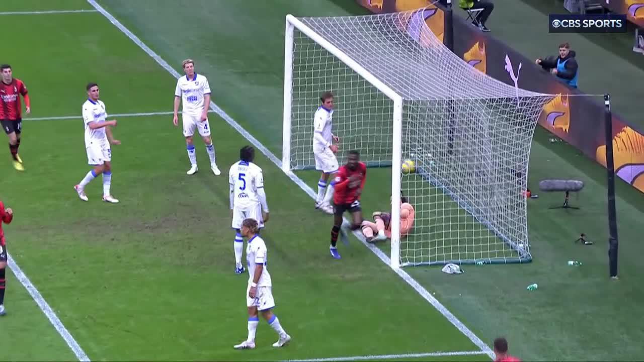 Fikayo Tomori gets in on the action!Milan have their 3rd, Pioli's side are heaving themselves a day. 🔥
