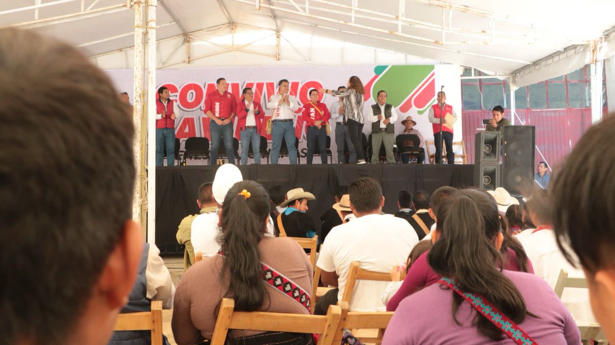 WillyOchoa_G's tweet photo. En #Tenajapa nos reunimos priistas de la zona, pura gente xingona y comprometida con @XochitlGalvez. Vamos a recuperar las calles, queremos un gobierno de acciones, no de rollos.

Gracias presidente y amigo @rubenzuarth por la invitación y al buen Alejandro López por toda la hospitalidad en el bello Tenejapa.