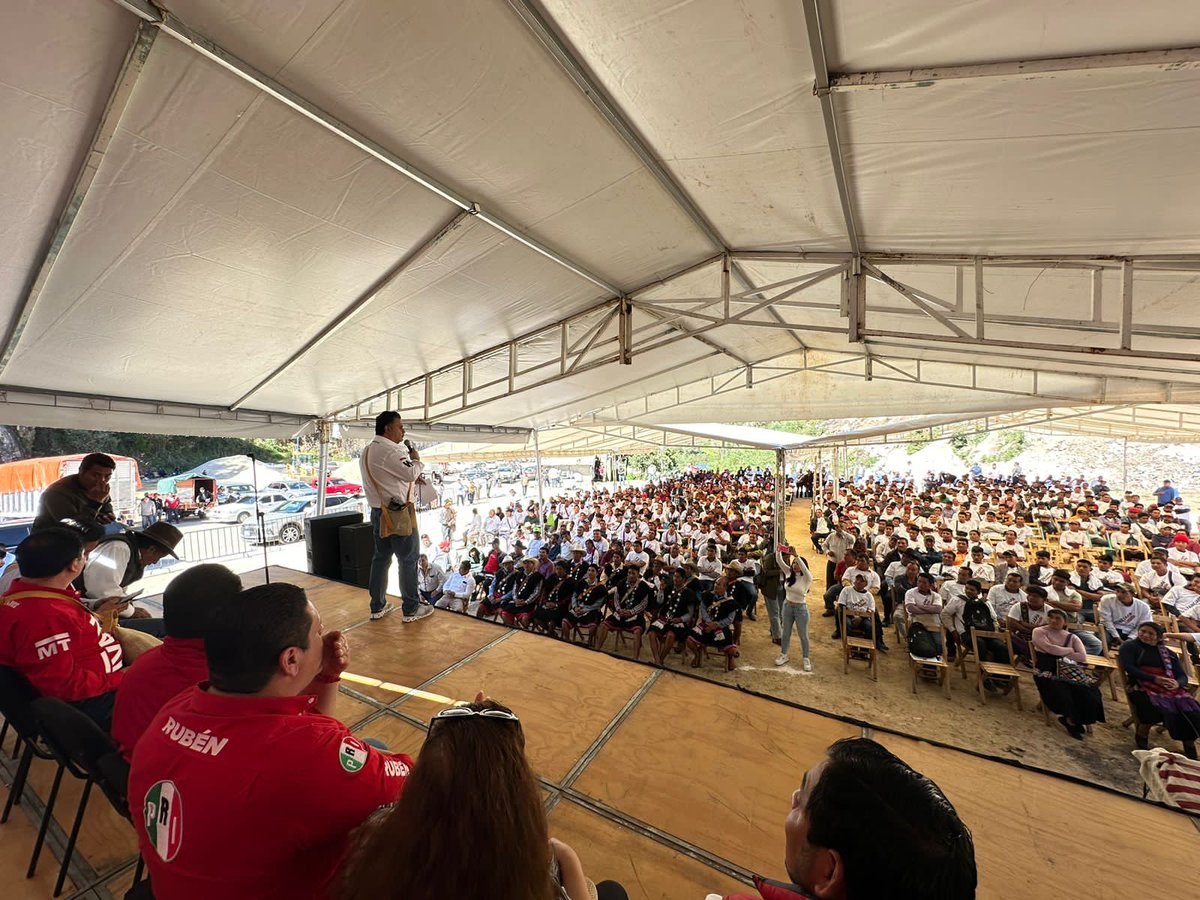 En #Tenajapa nos reunimos priistas de la zona, pura gente xingona y comprometida con <a href="/XochitlGalvez/">Xóchitl Gálvez Ruiz</a>. Vamos a recuperar las calles, queremos un gobierno de acciones, no de rollos.

Gracias presidente y amigo <a href="/rubenzuarth/">Rubén Zuarth</a> por la invitación y al buen Alejandro López por toda la