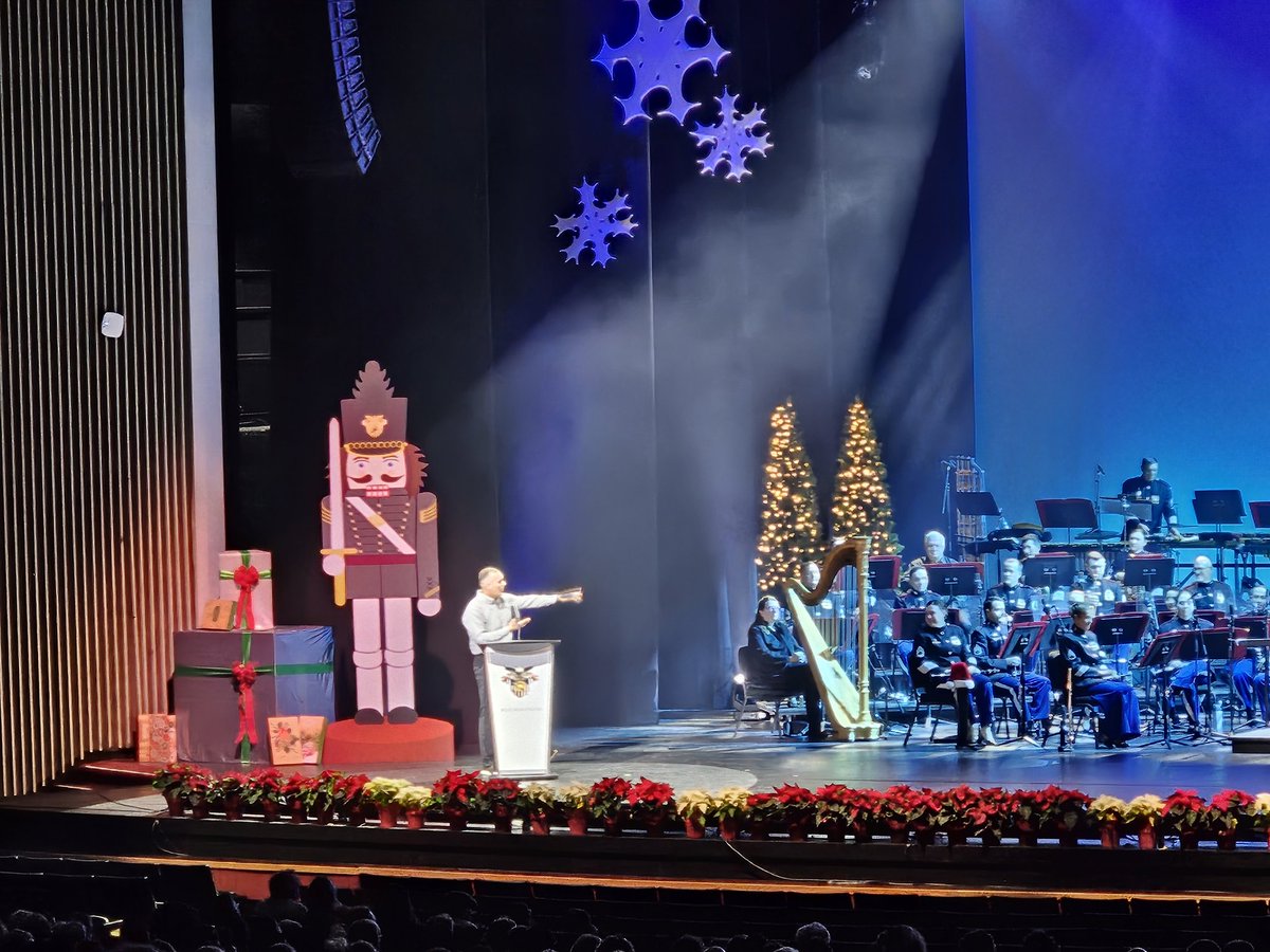KGKraetzerMedia's tweet photo. Wonderful @WestPointBand Holiday Show today @WestPoint_USMA intro by Supe Lt. Gen Steve Gilland, led by Conductor Lt. Col Dan Tobin, Lead vocalist SGT Major Mary Kay Messenger, 2nd Concert Sunday 2 PM at #IkeHall.
#CaMMVetsMedia https://t.co/IJzEObcUaK