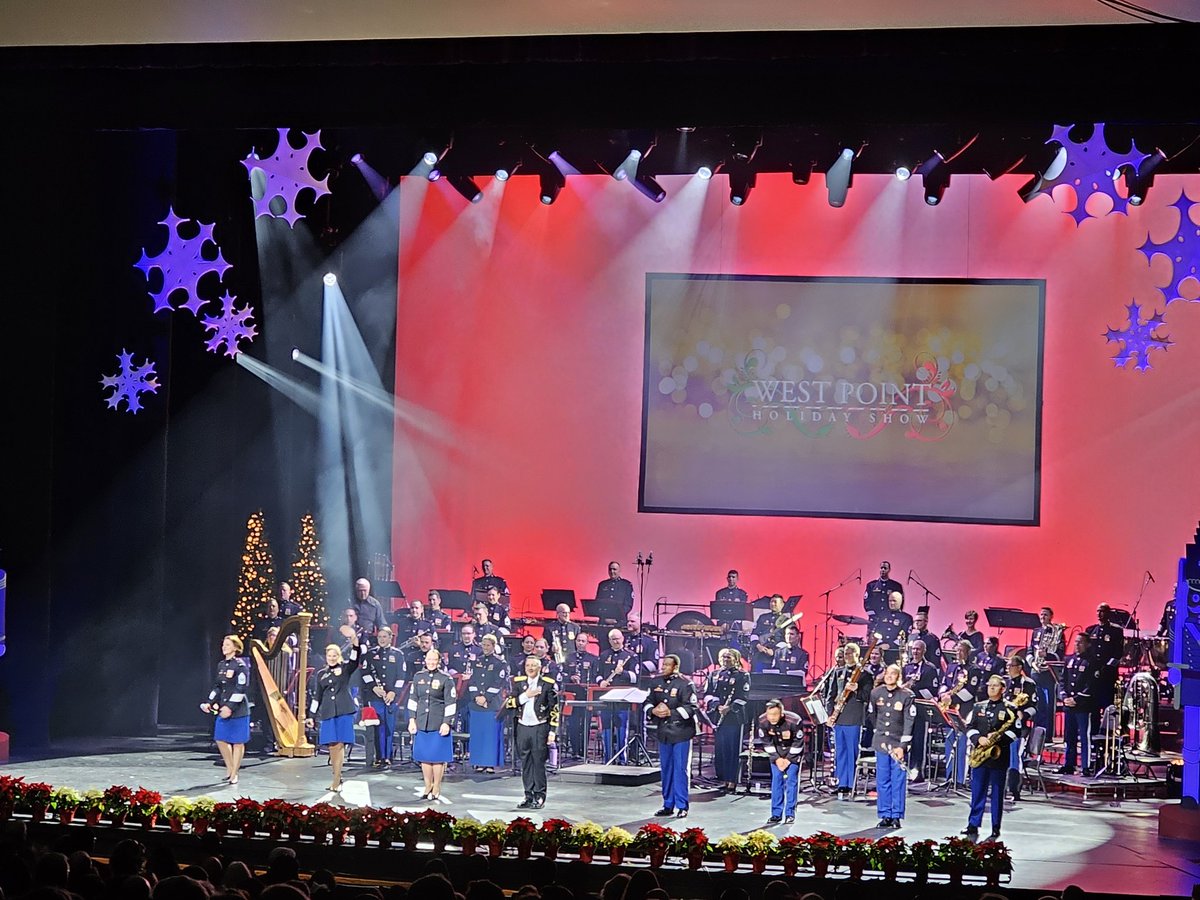 KGKraetzerMedia's tweet photo. Wonderful @WestPointBand Holiday Show today @WestPoint_USMA intro by Supe Lt. Gen Steve Gilland, led by Conductor Lt. Col Dan Tobin, Lead vocalist SGT Major Mary Kay Messenger, 2nd Concert Sunday 2 PM at #IkeHall.
#CaMMVetsMedia https://t.co/IJzEObcUaK