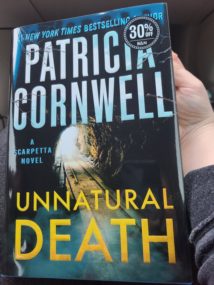 _FrostQueen_'s tweet photo. Went to B&amp;N to get this beautiful book. I'm so glad I discovered @1pcornwell in middle school. It all started with her book, Book of the Dead. https://t.co/YRwqhutuxm