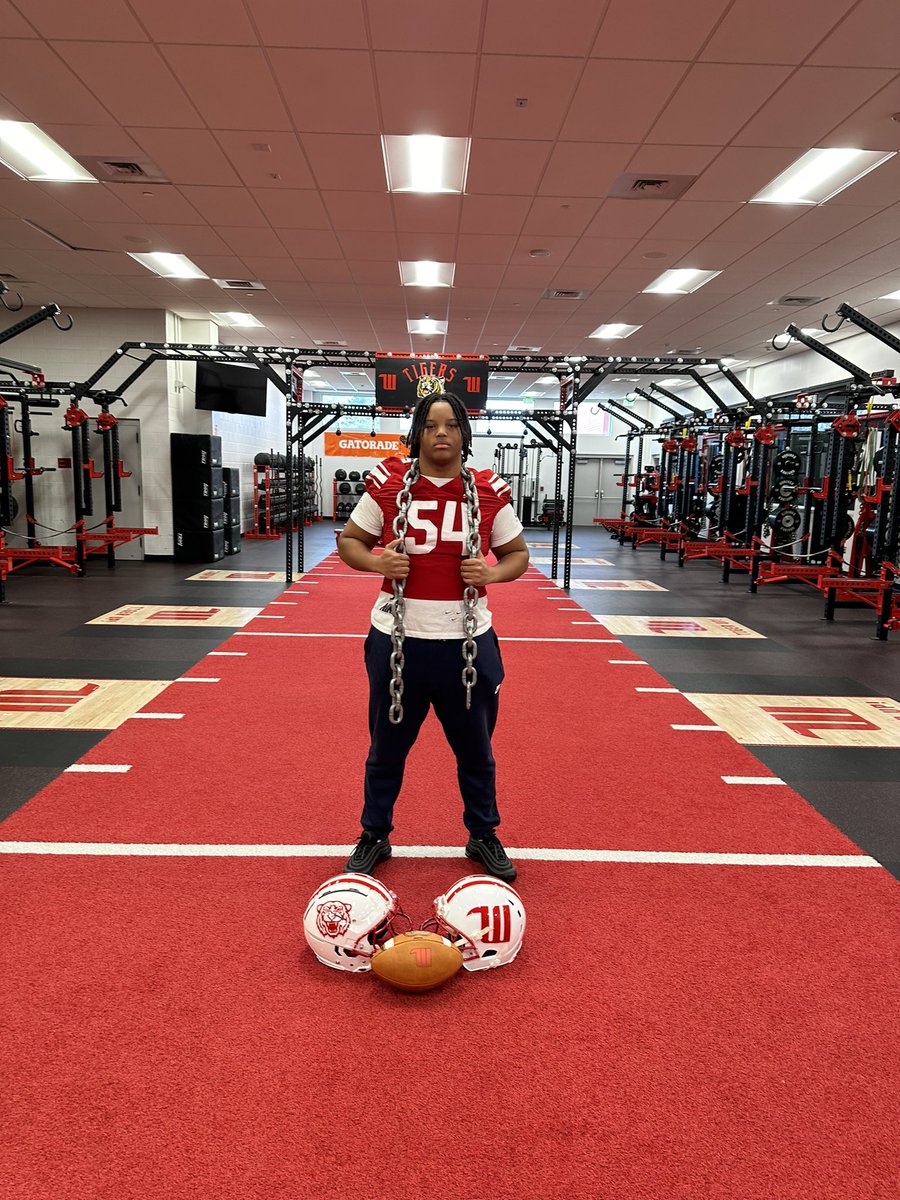 After a great visit I’m grateful to have my first offer by <a href="/WittFootball/">Wittenberg Football</a> <a href="/JoeNemith3/">CoachJoeNemith3</a> <a href="/cdavie51/">Clay Davie</a>