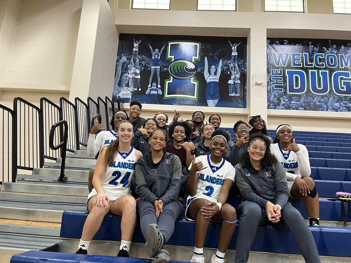 CoachCollier12's tweet image. Not the outcome we wanted in the end of Calallen ISD Battle of the Bay tournament but the Killeen Lady Roos improved! Thank you @Islanders_WBB  for the hospitality and allowing these girls to learn more about the game🏀@KHSLadyRooBball @KHSRoos