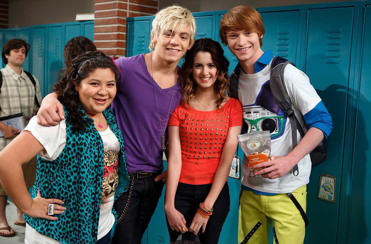 tracklist's tweet photo. 12 anos de “Austin &amp; Ally”, estrelado por Ross Lynch, Laura Marano, Raini Rodriguez e Calum Worthy. https://t.co/yfZtolRUTK