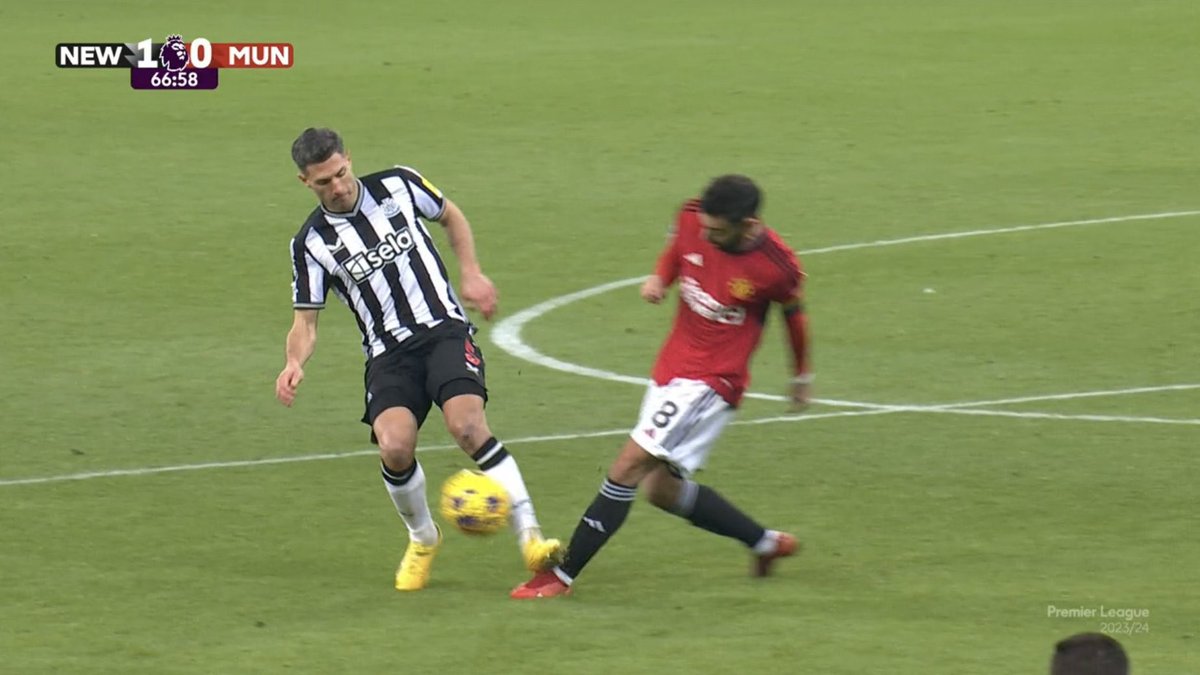StretfordPaddck's tweet photo. File this under “tackles that would’ve been red cards if a Manchester United player did it’ #MUFC https://t.co/iDTOnhnbjK