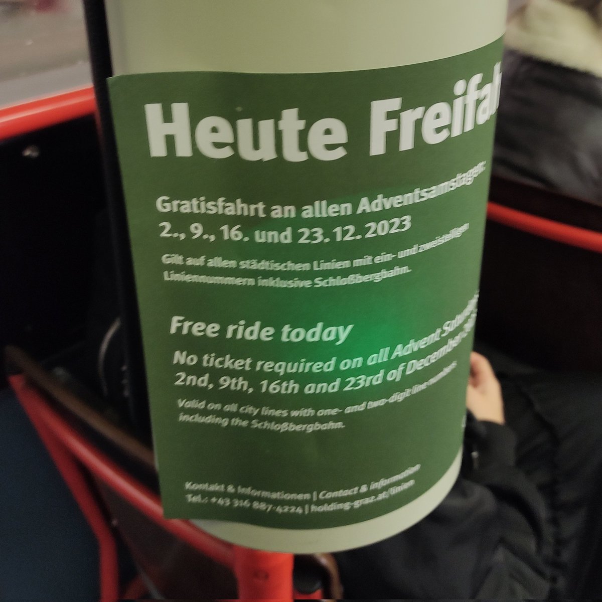 SeverinKann's tweet photo. Abendverkehr am Adventsamstag in #Graz. Statt Freifahrt wäre Taktverdichtung gefragt. So ein Gedränge ist eine Zumutung. #GrazLinien #fail https://t.co/y6o9Xnp68l