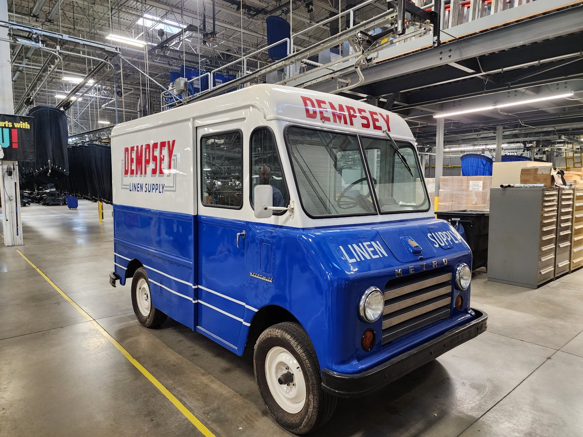 DakotaSemler's tweet image. Every once in a while we get to have some fun while visiting customers. These photos are some of the vintage vehicles that Dempsey Linen maintains. If you haven't seen Convoy yet, you might not appreciate the MACK. 

#evs #commercialev #fleets #comvec