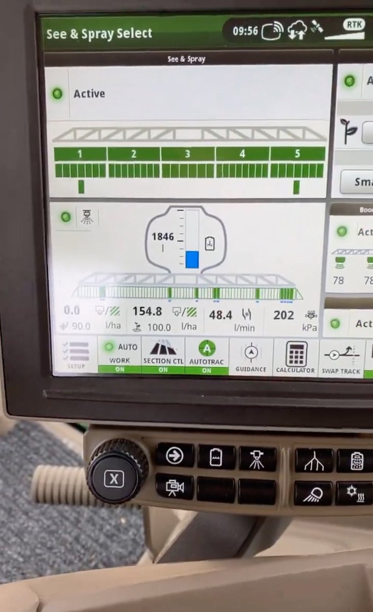 SpraySpotterApp's tweet photo. #SpotSpray
See & Spray has no means of calculating or displaying a single spot rate. 
What's displayed is a calculated rate based on flow and nozzle spacing.
For single nozzle operation (where a nozzle can engage in isolation), its rate for 80° nozzles is approx. half of the rate displayed.  For 110° nozzles, it's only about a quarter!  Batch accordingly.
Get the App and work out your real rates at https://t.co/fNA11PniY4
Dave😊