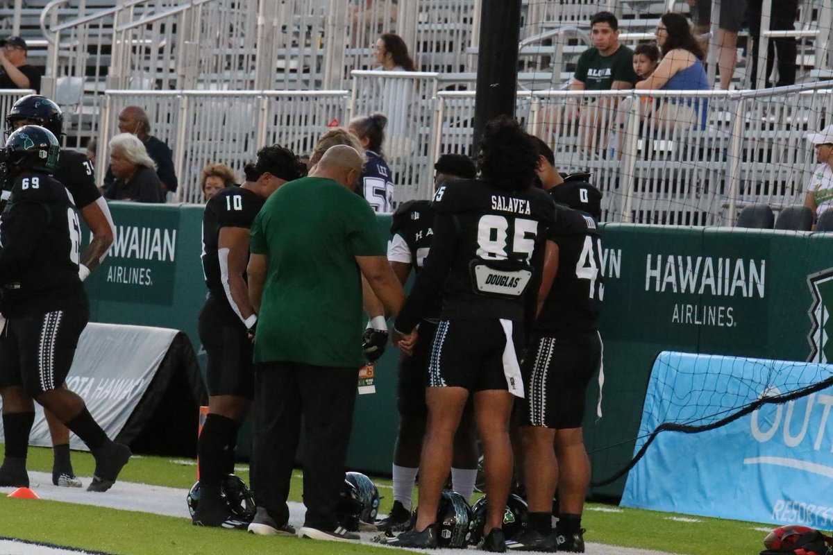 KidfromtheRock's tweet photo. Love and appreciate this group of young men!!! Theyβve battled all season and finished til the end!!! Rest, recover and finish strong in the classroom!!! Alofa atu ππ½ππ€π΄πππ― #RBUnit #2023Season @HawaiiFootball @WarriorAccess @ESPNHonolulu @HawaiiAthletics https://t.co/OhbOa4ErAF