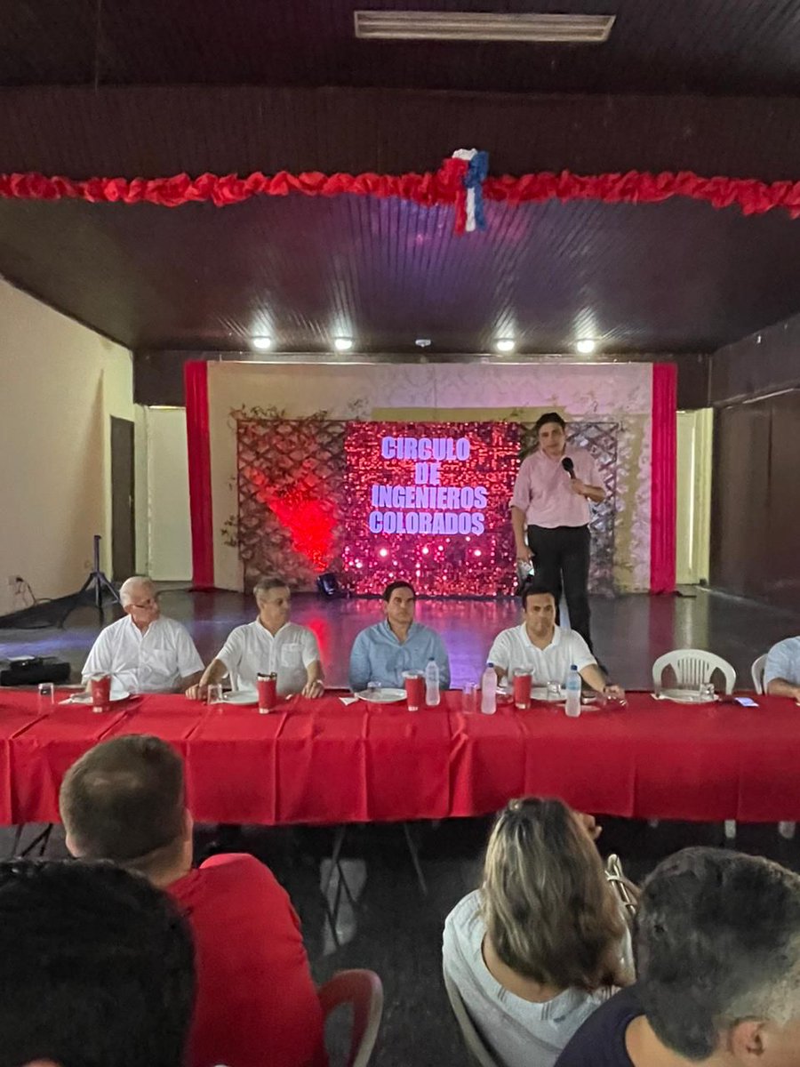 juancbaruja's tweet photo. Con gran satisfacción recibo este importante reconocimiento del Círculo de Ingenieros Colorados (CIC), en el marco del almuerzo de fin de año. Estos gestos renuevan mi compromiso con los colegas del sector y con toda la ciudadanía, buscando el crecimiento del país. https://t.co/swScXnblMd