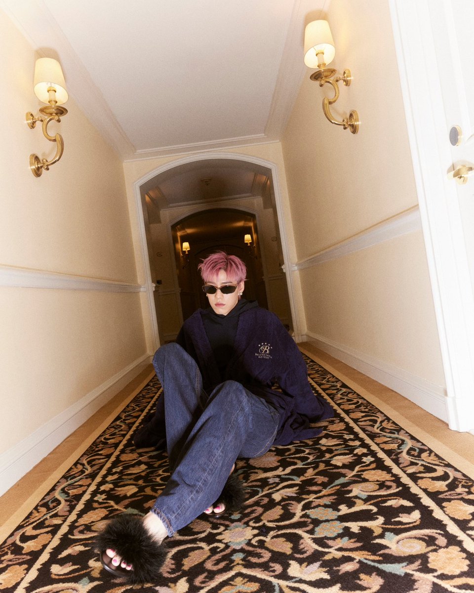 PPKrit_Ent's tweet photo. PP Krit for Balenciaga 😎

#PPKRITxBALENCIAGAFALL24
#BALENCIAGA #Fall24 
#PPKritt https://t.co/wGY0Qsxjds