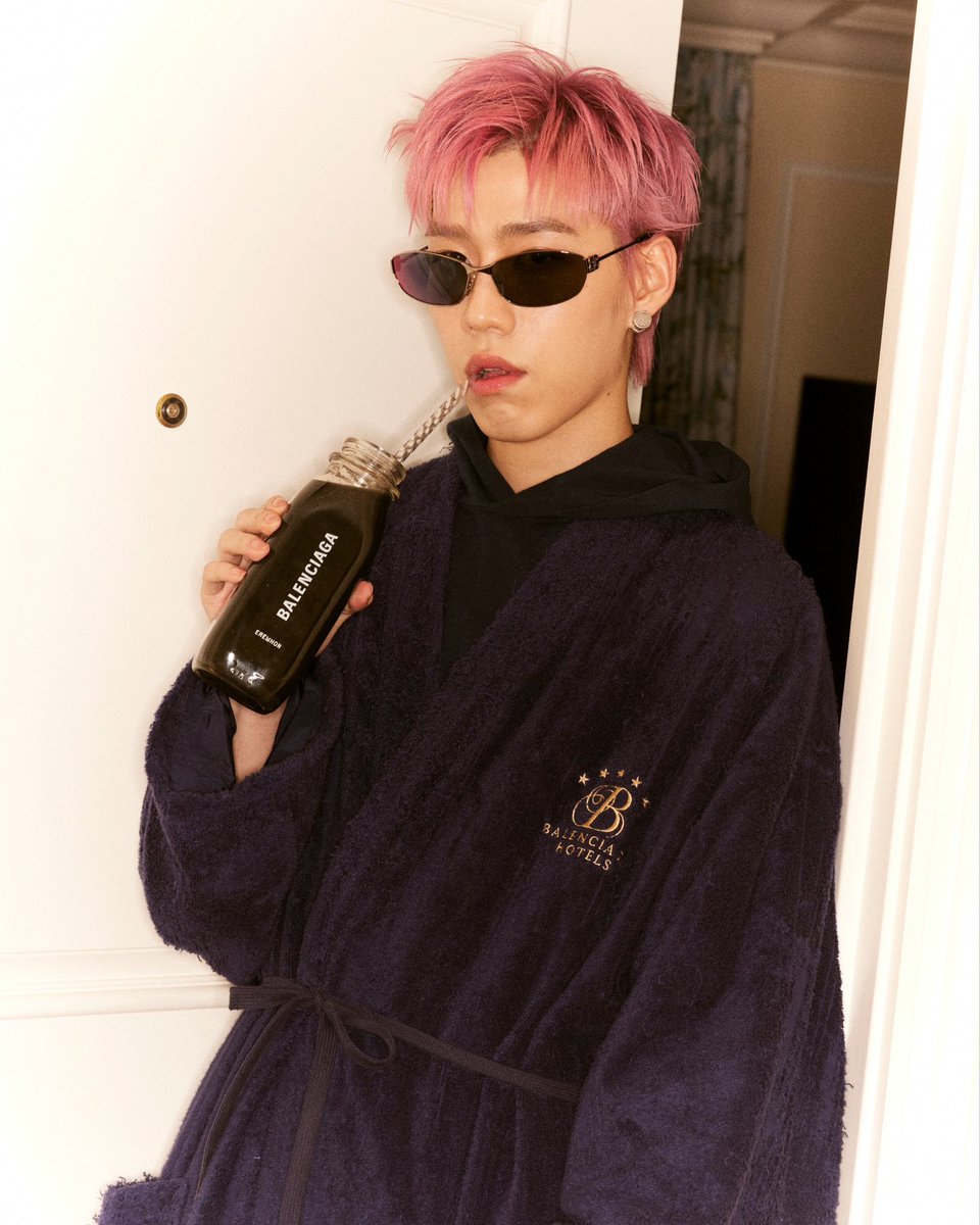 PPKrit_Ent's tweet photo. PP Krit for Balenciaga 😎

#PPKRITxBALENCIAGAFALL24
#BALENCIAGA #Fall24 
#PPKritt https://t.co/Lj0jxFUdfW