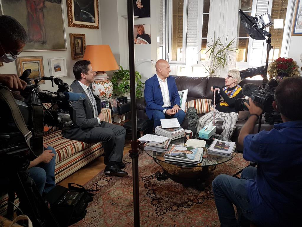 Notorious_Ed's tweet photo. En el “Secuencias en 24” de TVE de hoy, reposición de la última entrevista que dio Concha Velasco.
Con @moisestve y Guillermo Balmori.
A las 23:30 en el Canal 24 horas de TVE.
#notoriousediciones #moisesrodriguez #conchavelasco #secuencias24 @rtve @rtvenoticias https://t.co/OqzK7kOTRd