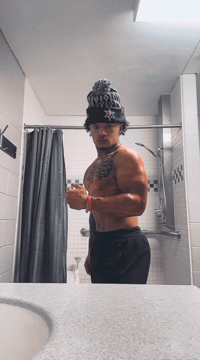 _obj2x's tweet image. Big heart, mental toughness, the ability to easily be coached, and game…that’s what I’ve got. 

5’6” 175-185lb RB/Slot mid-year transfer with 3 years of eligibility left! I’m ready to work! 

Film: youtu.be/A_PjYGXQ3gk?si…