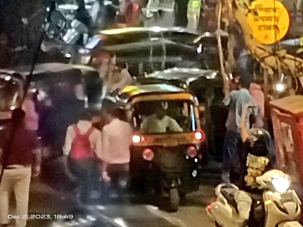 nileshktrivedi's tweet photo. KHOKHANI LANE &amp;
JAWAHAR ROAD
R B MEHTA ROAD
OUTSIDE GHATKOPAR STATION
GHATKOPAR EAST

ILLEGAL SHARE RIKSAW BLOCK THE ROAD IN NO PARKING AREA AS U CAN SEE SIGN OF NO PARKING OUTSIDE STATION

NO SPACE TO WALK OUTSIDE GHATKOPAR STATION EAST SIDE MIDDLE RAILWAY &amp; METRO BRIDGE https://t.co/dn6GgmKMNo