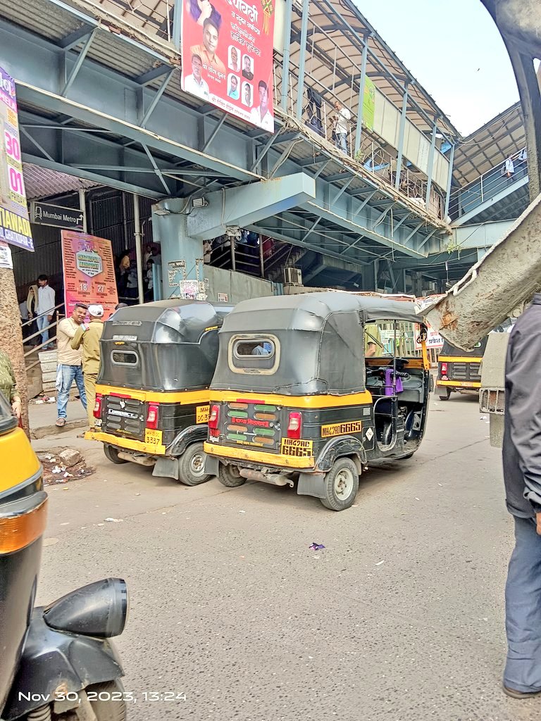 nileshktrivedi's tweet photo. KHOKHANI LANE &amp;
JAWAHAR ROAD
R B MEHTA ROAD
OUTSIDE GHATKOPAR STATION
GHATKOPAR EAST

ILLEGAL SHARE RIKSAW BLOCK THE ROAD IN NO PARKING AREA AS U CAN SEE SIGN OF NO PARKING OUTSIDE STATION

NO SPACE TO WALK OUTSIDE GHATKOPAR STATION EAST SIDE MIDDLE RAILWAY &amp; METRO BRIDGE https://t.co/dn6GgmKMNo