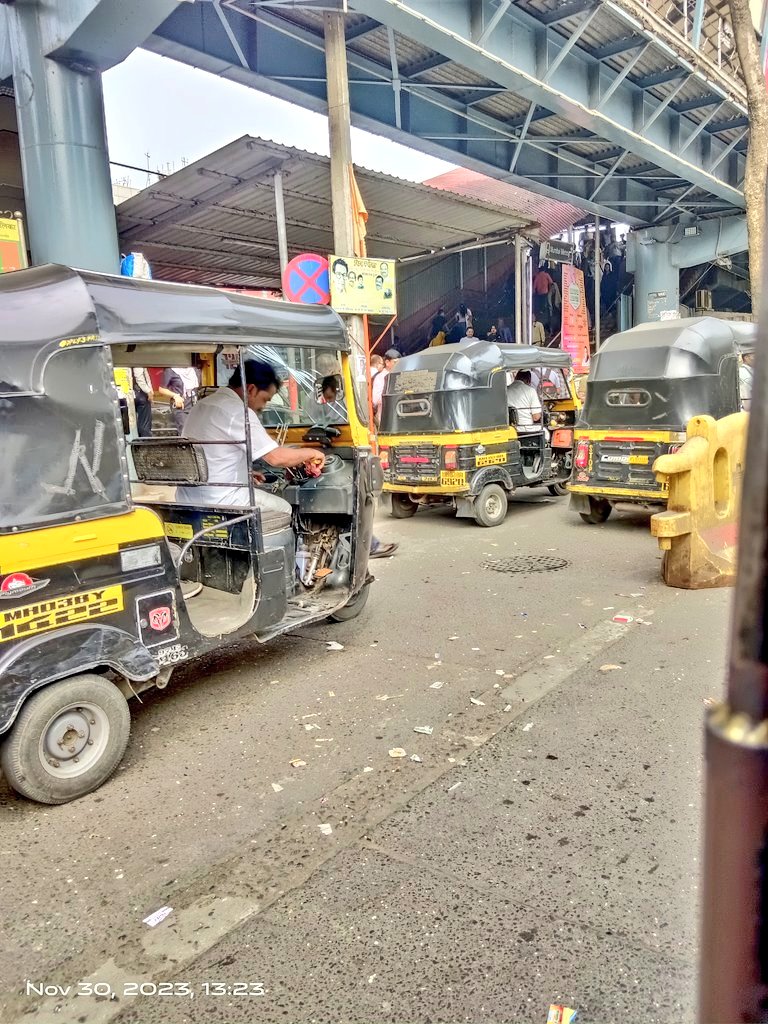 nileshktrivedi's tweet photo. KHOKHANI LANE &amp;
JAWAHAR ROAD
R B MEHTA ROAD
OUTSIDE GHATKOPAR STATION
GHATKOPAR EAST

ILLEGAL SHARE RIKSAW BLOCK THE ROAD IN NO PARKING AREA AS U CAN SEE SIGN OF NO PARKING OUTSIDE STATION

NO SPACE TO WALK OUTSIDE GHATKOPAR STATION EAST SIDE MIDDLE RAILWAY &amp; METRO BRIDGE https://t.co/dn6GgmKMNo