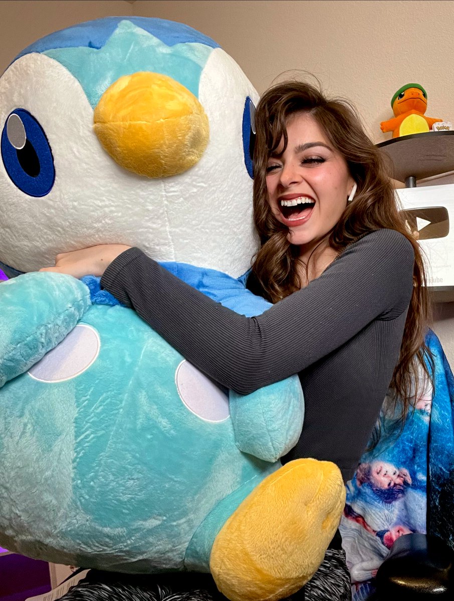 DeputyARUUU's tweet photo. Pokémon heard about the flood so they sent me a GIANT water pokemon 🫢

Welcome home, Piplup! Thank you @Pokemon! Thank you so much https://t.co/jLMwdaCaEB