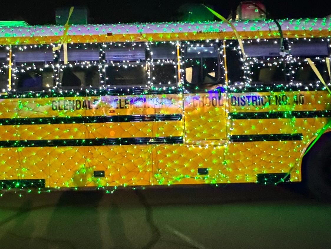 SegottaJones's tweet photo. One of GESD’s newest buses is decked out in lights and reindeer gear for the @apsFYI Electric Light Parade. @mcschoolsup requested a school bus, #GESD40 Transportation sent over this new bus. It will make its debut tonight and start transporting students soon after. @SegottaJones https://t.co/CcgcfgrgeW