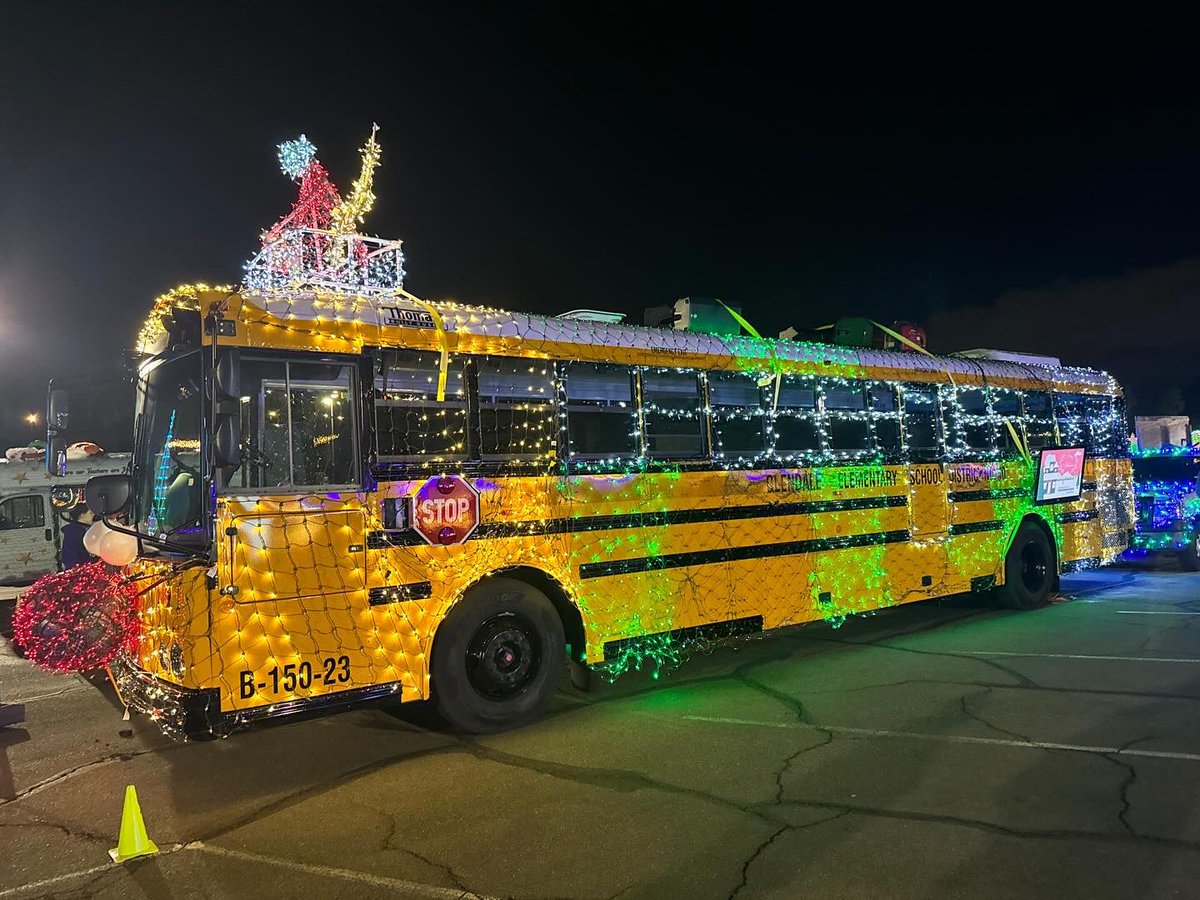SegottaJones's tweet photo. One of GESD’s newest buses is decked out in lights and reindeer gear for the @apsFYI Electric Light Parade. @mcschoolsup requested a school bus, #GESD40 Transportation sent over this new bus. It will make its debut tonight and start transporting students soon after. @SegottaJones https://t.co/CcgcfgrgeW