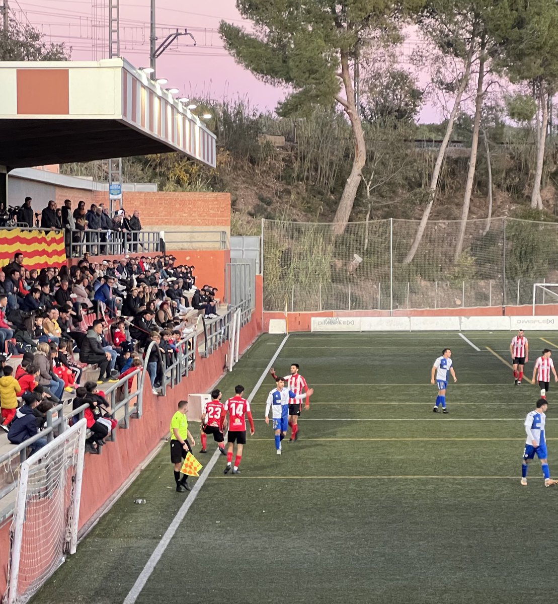 UEValls's tweet photo. PARTIDÀS AL VILAR! Gràcies afició! ➕3️⃣ 

UE VALLS 1-0 @cesabadell b https://t.co/bYQ7IQLPxE