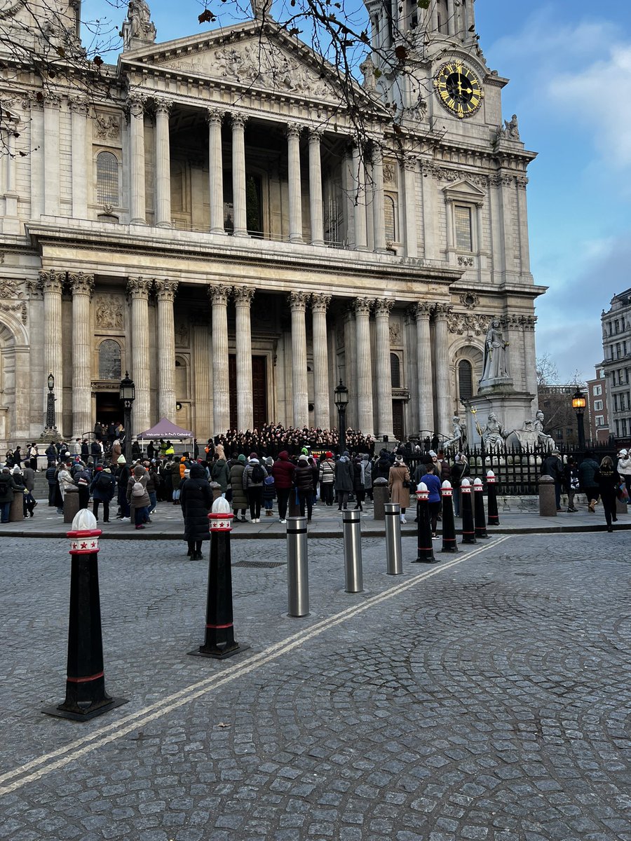 The festivities have started for me! A trip to London for a tour around St Paul’s and then on to Covent Garden. Mega busy but worth it. #festivespirit #teachersoftwitter