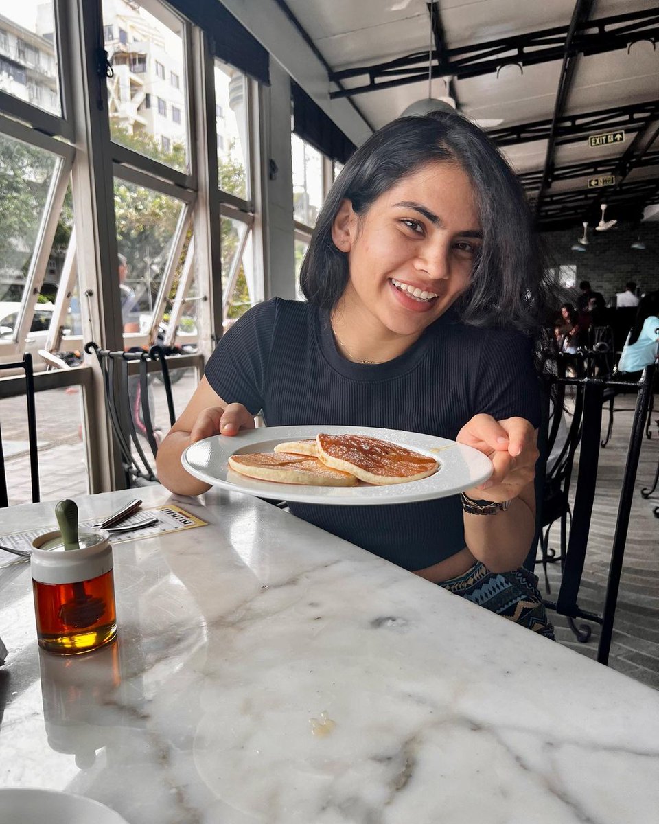 Winter weekend breakfasts just hit different 😍

#breakfast #morningeats #yummyfood #breakfastwithaview #breakfasttime #MorningFeast #food #foodie #pizzabythebay #marinedrive #cafesinmumbai #BreakfastCafe