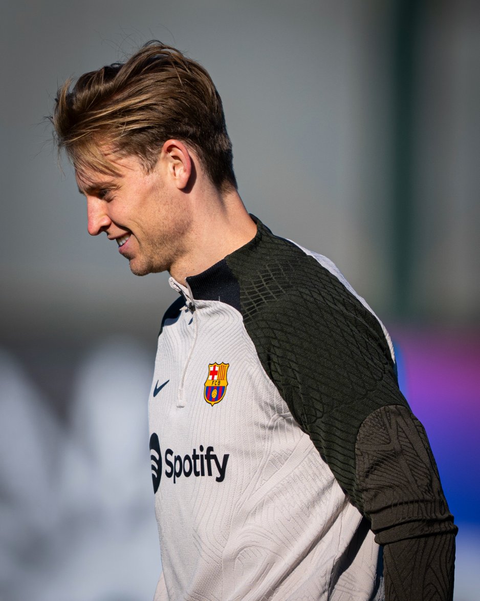 FCBarcelona's tweet photo. The Golden Dutchman https://t.co/d2Fgqjf4TN