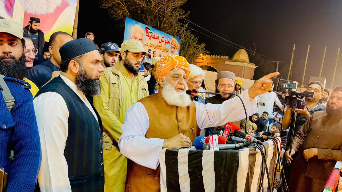 ویسے تو حقانیت کیلئے بے شمار دلائل ہے
لیکن اگر ذرا بھی بغض کی عینک اتار دو تو میرے خیال یہ تصویر بھی کافی ہے
#طوفان_اقصیٰ_کانفرنس_بہاولپور