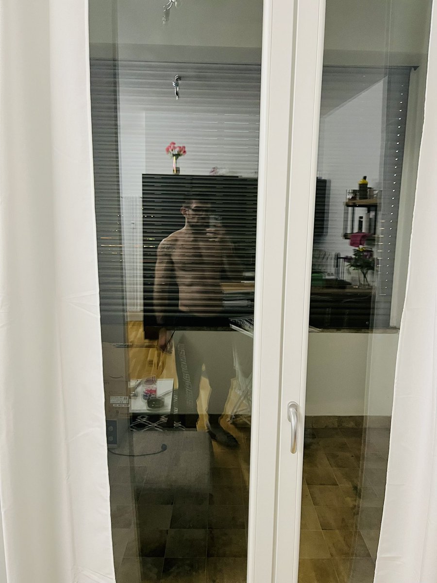 sasymilano's tweet photo. Dimmi cos’è, che sai di me ed io non so di te? 
#elodie #me #fucking https://t.co/F2n6jeIFKa