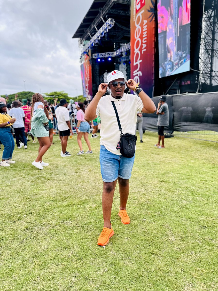 gagasifm's tweet photo. How hot is abalingani, they know how to pull through. 🥵🔥💨

📍: Moses Mabhida People’s Park 

#UnlockSummer
#GagasiFMBeachFest2023 
#SiyabanikaLeSummer 
#GagasiFM https://t.co/qHbk6xuwPh