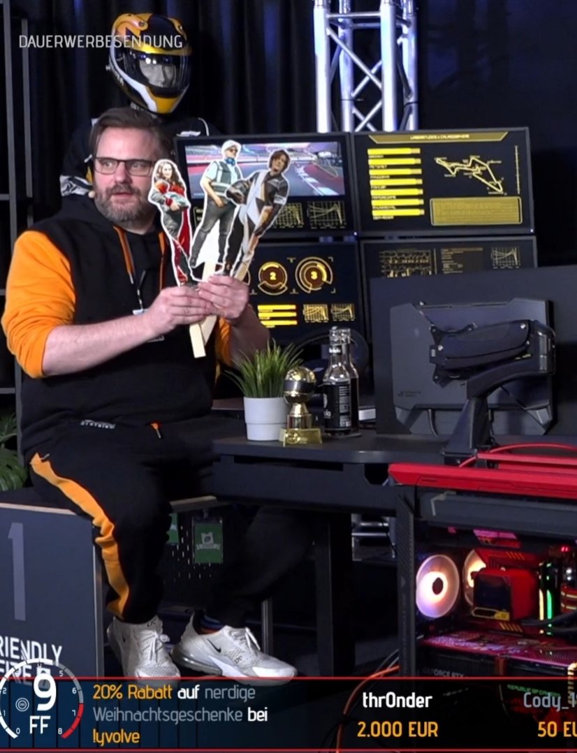 Wie süß sind diese Pappfiguren? 🥺

<a href="/xPandorya/">Pandorya</a>, <a href="/PhunkRoyaI/">PhunkRoyal</a> und <a href="/HeiderFlorian/">Der Heider</a> sind einfach wirklich mit dabei!! 🫶🏼

#FriendlyFire9