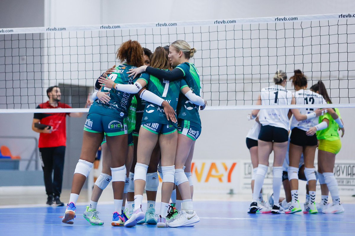 CAVEsquimo's tweet photo. 🏐 Se nos marcha por muy poco el primer parcial con un ajustado 23-25
¡Seguimos equipo!
#FPProVoleyCajasol 0-1 #CVSayre
#SomosPro https://t.co/wGBMjOWImw