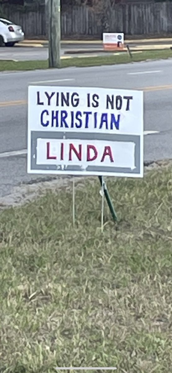 I fugging love my hick town sometimes. These folks. I need to know what Linda did. 😆😆