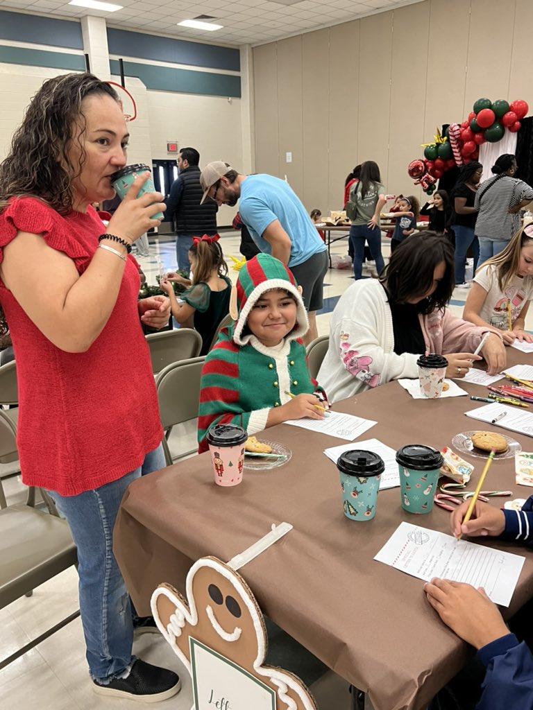 CoraThomasLCISD's tweet photo. Family fun..#believethebest @LamarCISD https://t.co/H4rY6k4J1s