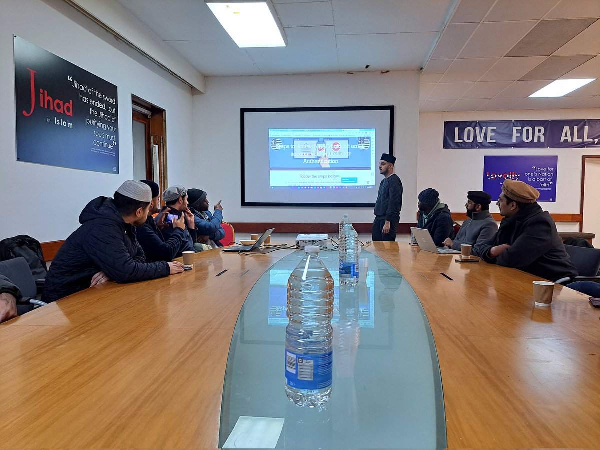 AMYA_Midlands's tweet photo. Today, 2nd December 2023, regional amla members from East Midlands came together for the first regional meeting of the MKA year 2023-2024 at Bait ul Ehsan Mosque, Leamington Spa, UK.
#amya #ahmadiyya #mka #eastmidlands #baitulehsan #lemington https://t.co/ERvw0NXoyX