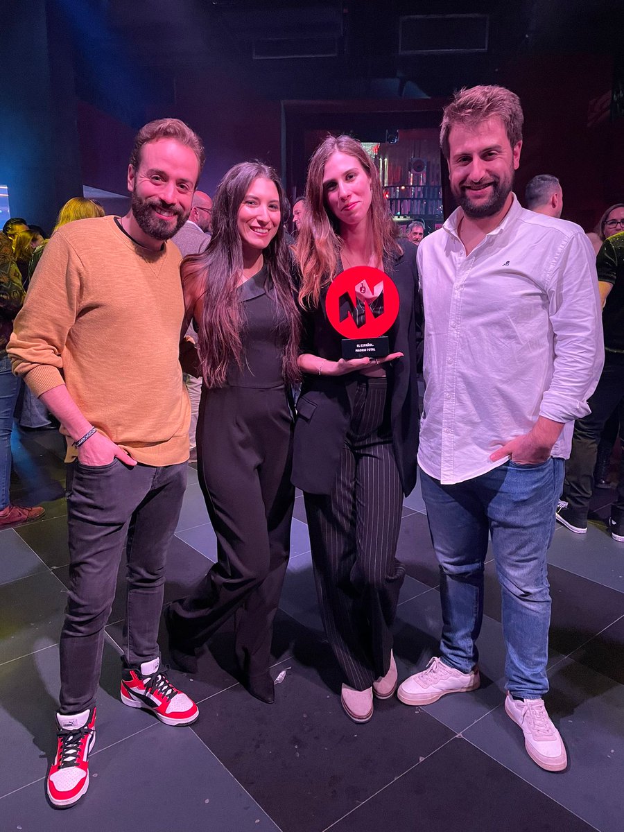 MarIbezLen1's tweet photo. Esta semana, @madridtotal_ee de @elespanolcom fue premiado por @AsocNocheMadrid por su cobertura del oci la capital.

Un equipazo que se lo ha ganado, @carmenserna @miguelfiter @jaimesusanna @ipnova Jesús Soler, y yo he tenido el honor de subir a recogerlo. Gracias, Madrid. https://t.co/GUXyN2BCZO