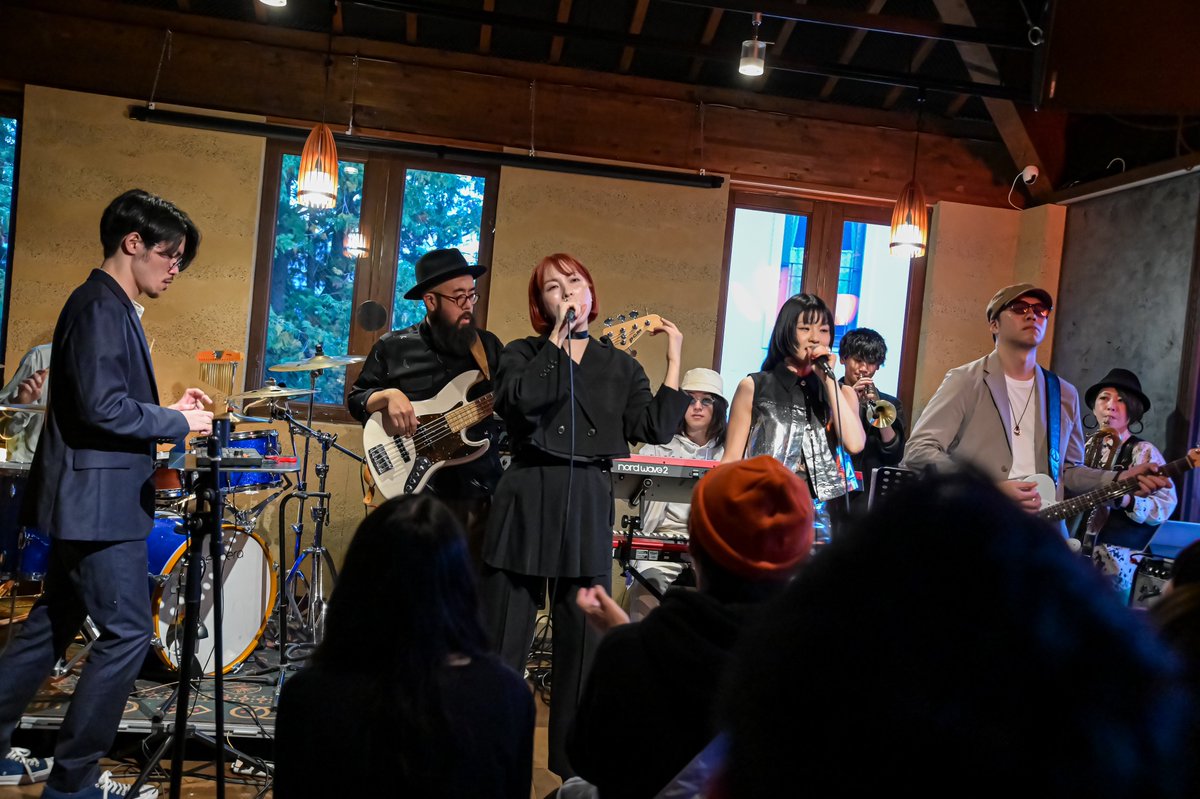 YUJIRO_MUSIC's tweet image. 2023.12.02 Sat.
color-code × minollo essential
「crossing session」
『Make a wish』 music video
youtu.be/2OyoATSIj8E?si…
#colorcode (@clc_colorcode)
#NANAMI (@clc_nanami)
#MAKO (@clc_mako)
💻 linktr.ee/colorcode_offi…
🎧 open.spotify.com/artist/0Po72s2…
#お誕生日おめでとう💐