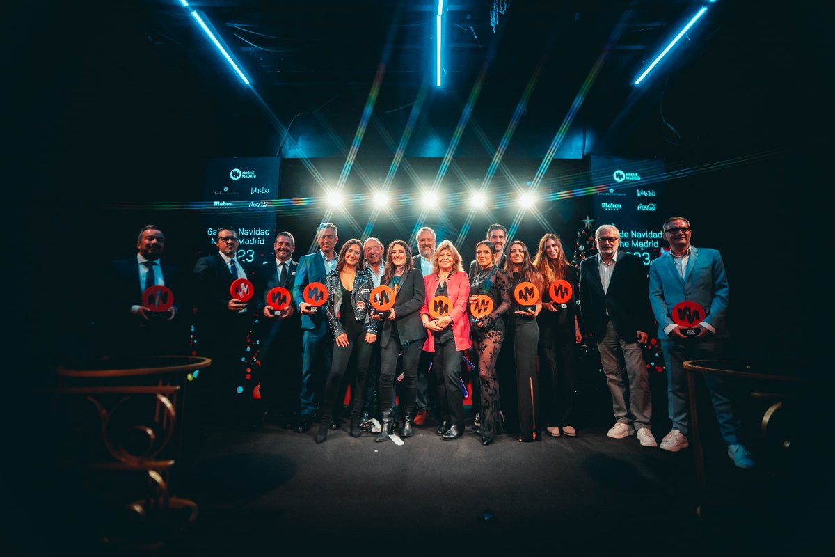 MarIbezLen1's tweet photo. Esta semana, @madridtotal_ee de @elespanolcom fue premiado por @AsocNocheMadrid por su cobertura del oci la capital.

Un equipazo que se lo ha ganado, @carmenserna @miguelfiter @jaimesusanna @ipnova Jesús Soler, y yo he tenido el honor de subir a recogerlo. Gracias, Madrid. https://t.co/GUXyN2BCZO