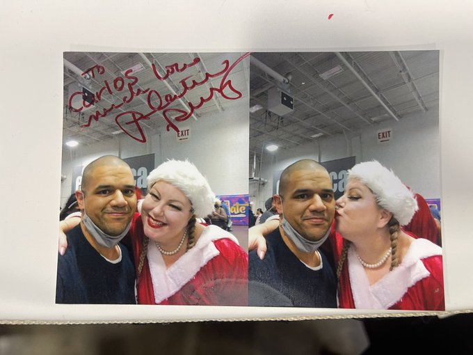 Having fans buying things online, bring them to the show and photos they&rsquo;ve taken with me from other<a href="/tag/poshmark"class="tags"><span>#poshmark</span></a><a href="/tag/nationaldressinblueday"class="tags"><span>#nationaldressinblueday</span></a>