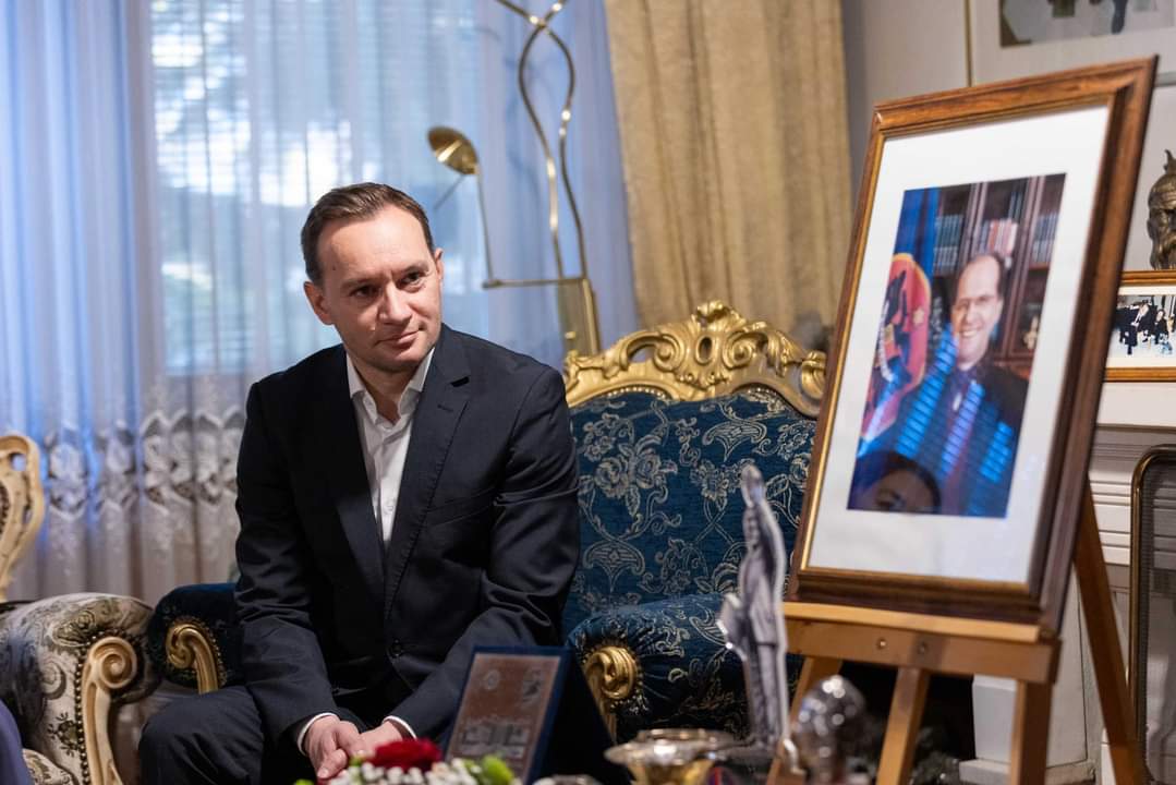 Urime ditëlindjen President Rugova! I përhershëm kujtimi për ty. 

Një falenderim i veçantë Familjes Rugova për pritjen e ngrohtë. ❤️