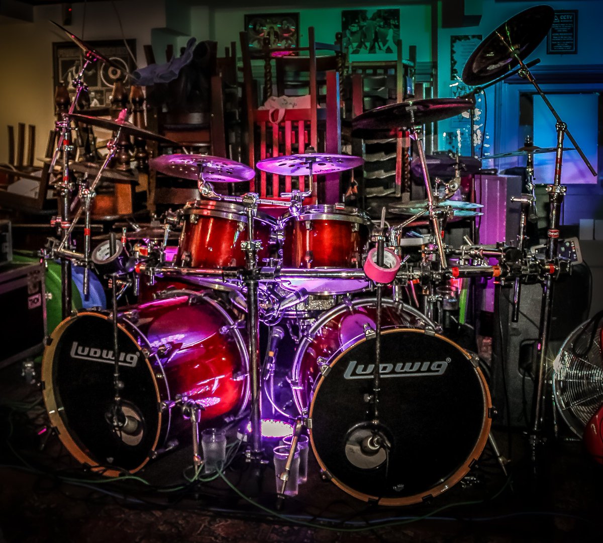 themafiarocks's tweet photo. Taking the beast out to play again tonight 😀 
Mafia at the Cabin, Elmer for me ...enjoy your evening you lovely lot 😀
#lovedrumming #loverocknroll https://t.co/MtLYG0CJKy