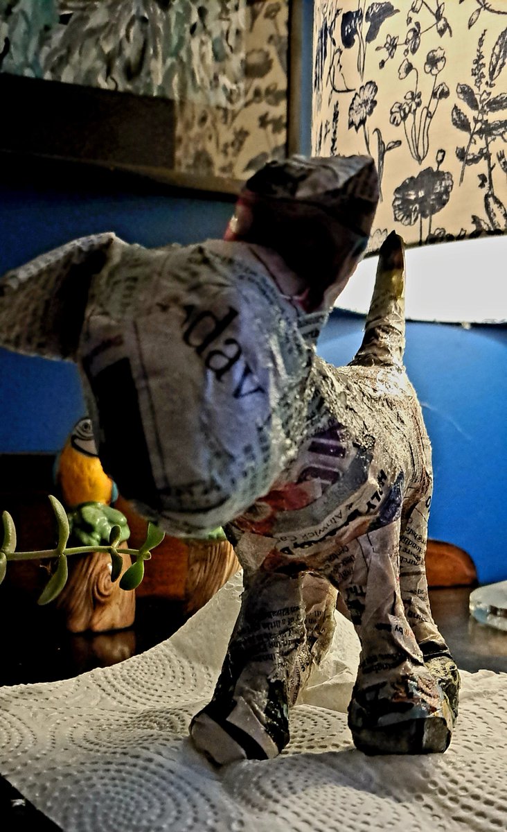 LinWatson6's tweet image. So cold, so decided to to my papier mache sculpture commission in the kitchen@charleequirkyart🥶🥶🥶